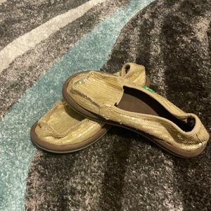 girls gold sanuks size 1 slip on